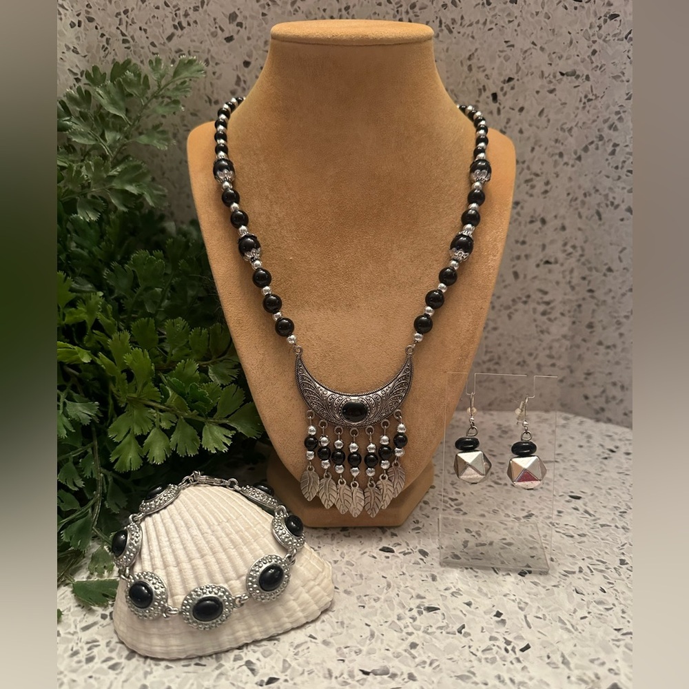 Black and silver tone 3pc jewelry set